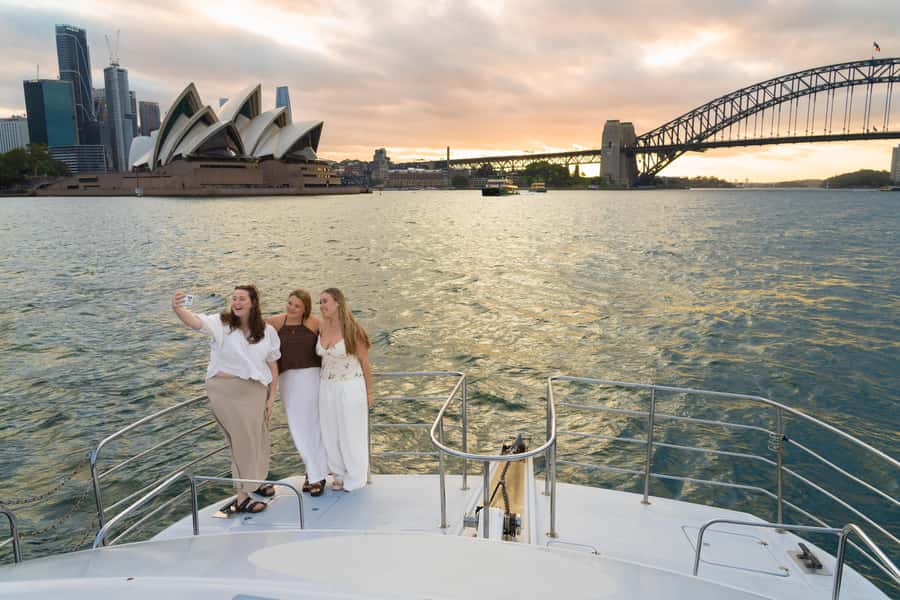 Sydney: Golden Glow Sunset Harbour Cruise with 1 Drink - Is $60 good value for 90 minutes?