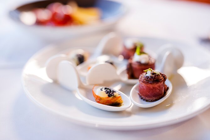 Sydney Gourmet Gold Penfolds Dinner Cruise from Darling Harbour - Weekend music and the feel onboard