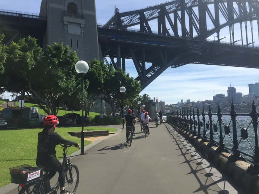 Sydney: Guided Harbour E-Bike Tour - Lavender Bay and the personal touch