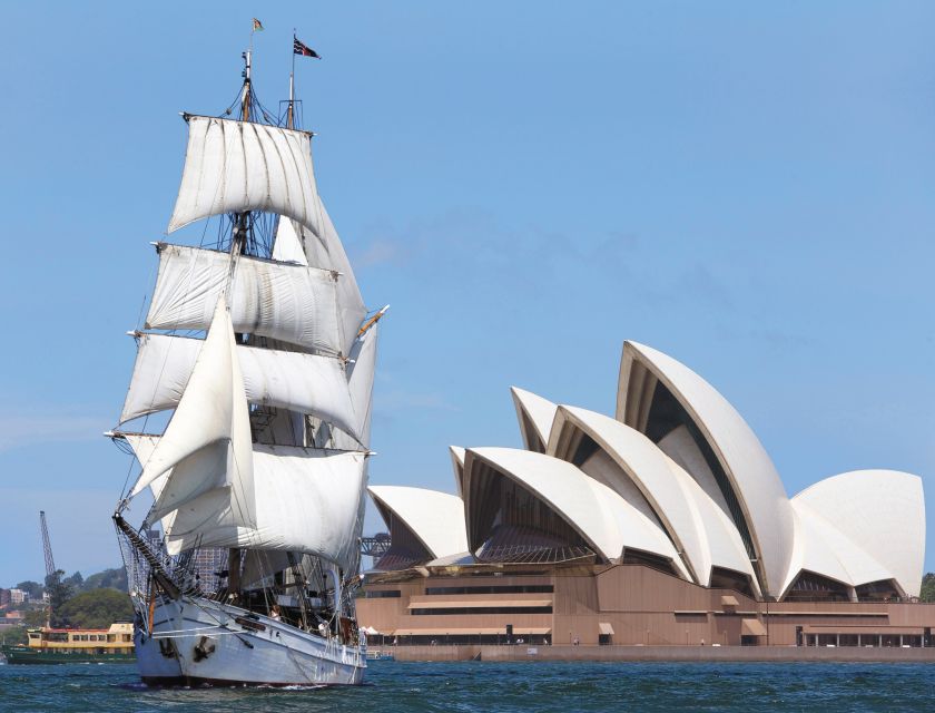 Sydney: Harbor Sunset Cruise with Dinner - Dinner on a sailing ship
