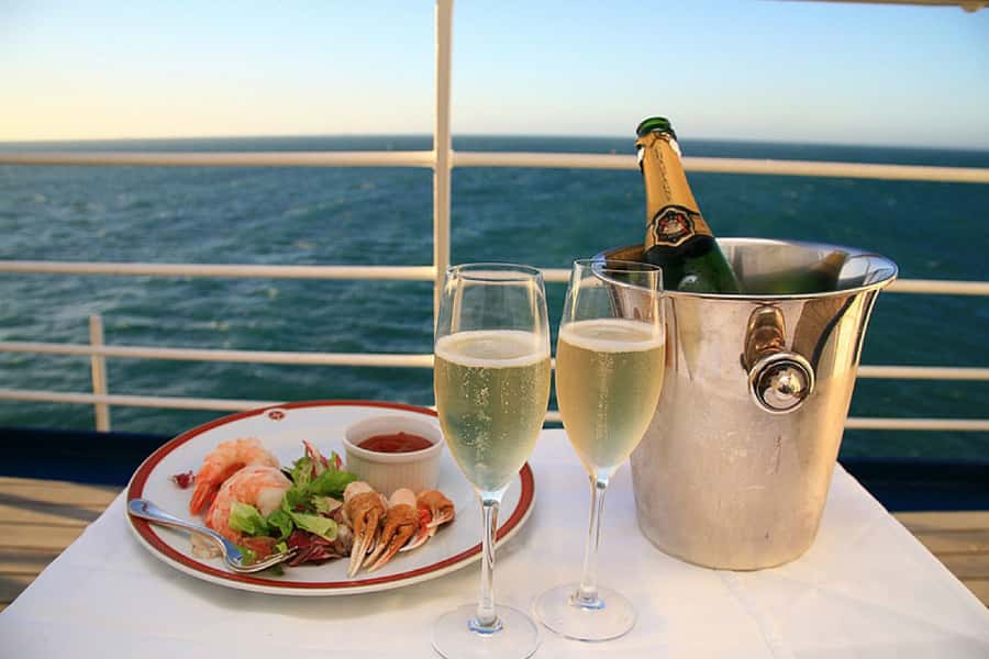 Sydney Harbour: 3-Hour Lunch Cruise with Live Music - Key points to know before you book