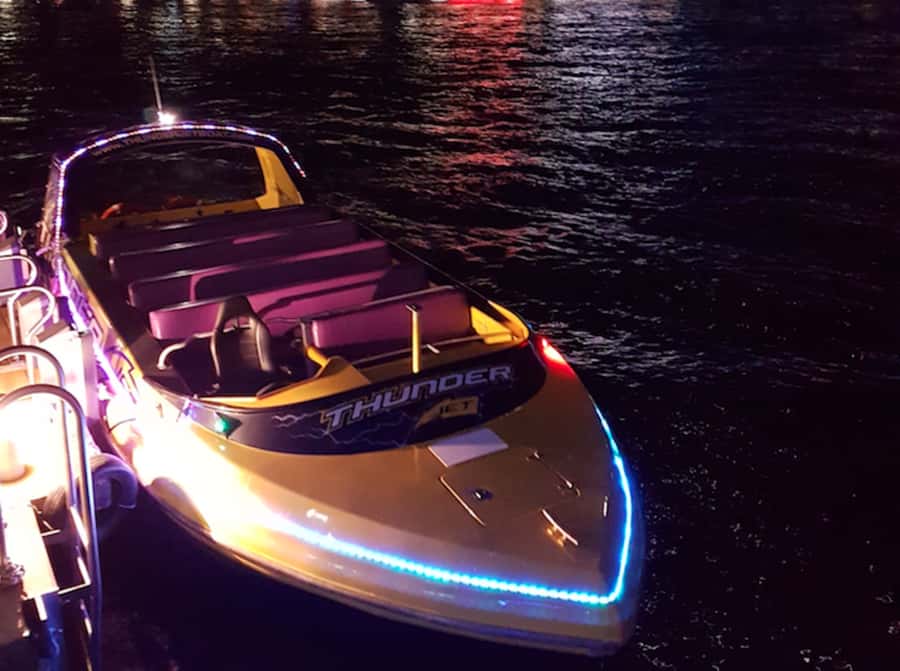 Sydney Harbour: 30 Minute Slow Jet Boat Vivid Cruise - Seeing Vivid Sydney from the harbour