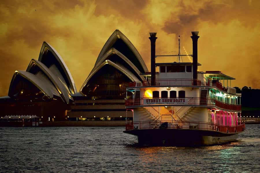 Sydney Harbour: Cabaret Cruise with 3-Course Dinner - What this Sydney Showboat evening is really like