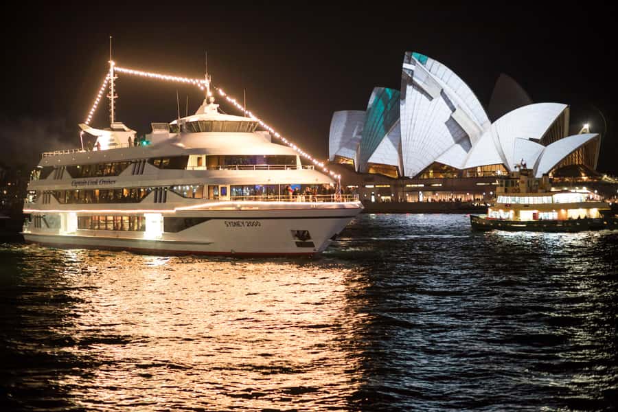 Sydney: Harbour Dinner Cruise with 3, 4 or 6-Course Menu - Service, music, and the feel on board