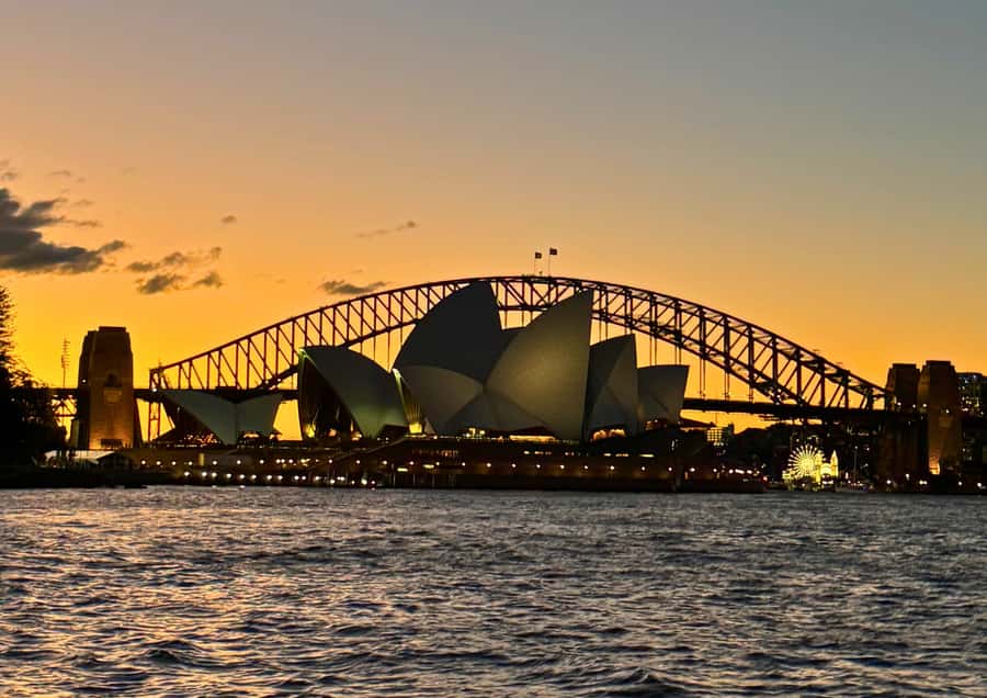Sydney: Harbour Dinner Cruise with Buffet - Why this cruise works best at sunset