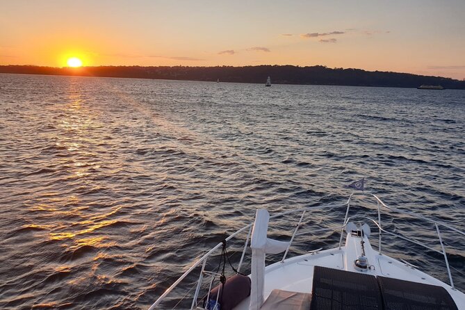 Sydney Harbour Discovery Dinner Cruise Scenic Sights and Buffet - A buffet dinner during the changing light