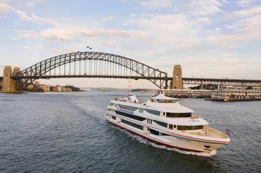 Sydney Harbour Experience 90-minute Sightseeing Cruise - The Opera House and Harbour Bridge from the water