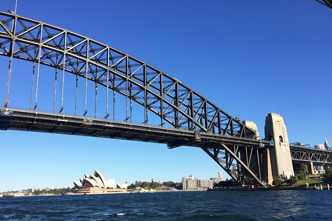 Sydney: Harbour Highlights & Aussie Bites Catamaran Cruise - Aussie Bites and the Included Drink
