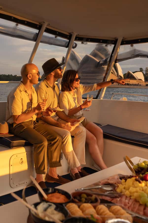 Sydney Harbour: Sunset Catamaran Cruise - The one-hour harbour loop