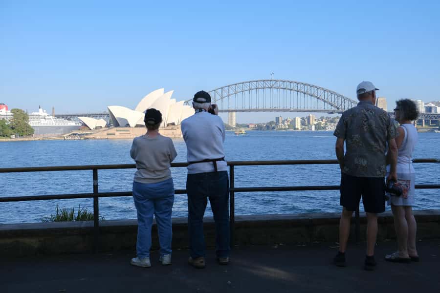 Sydney Harbour to Bondi: Small Group Half–Day Experience - Why the small group makes a difference