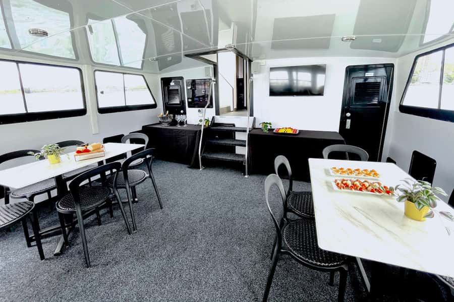 Sydney: Intimate Vivid Harbour Cruise with Canapes - Canapés, drinks, and the onboard bar