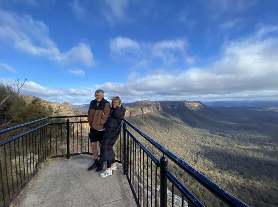 Sydney: Luxury Blue Mountains Adventure with Wentworth Falls - Early morning wildlife at Featherdale