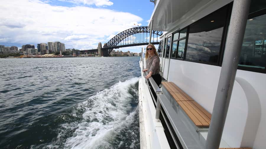 Sydney: Morning or Afternoon Harbour Sightseeing Cruise - Tea, coffee, fruit, and cookies