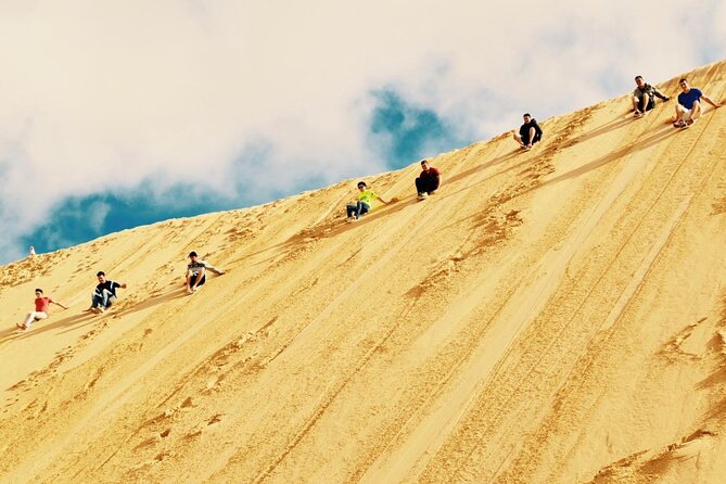 Sydney: Port Stephens Sandboarding, Dunes & Dolphin Cruise option - The early start and the ride north