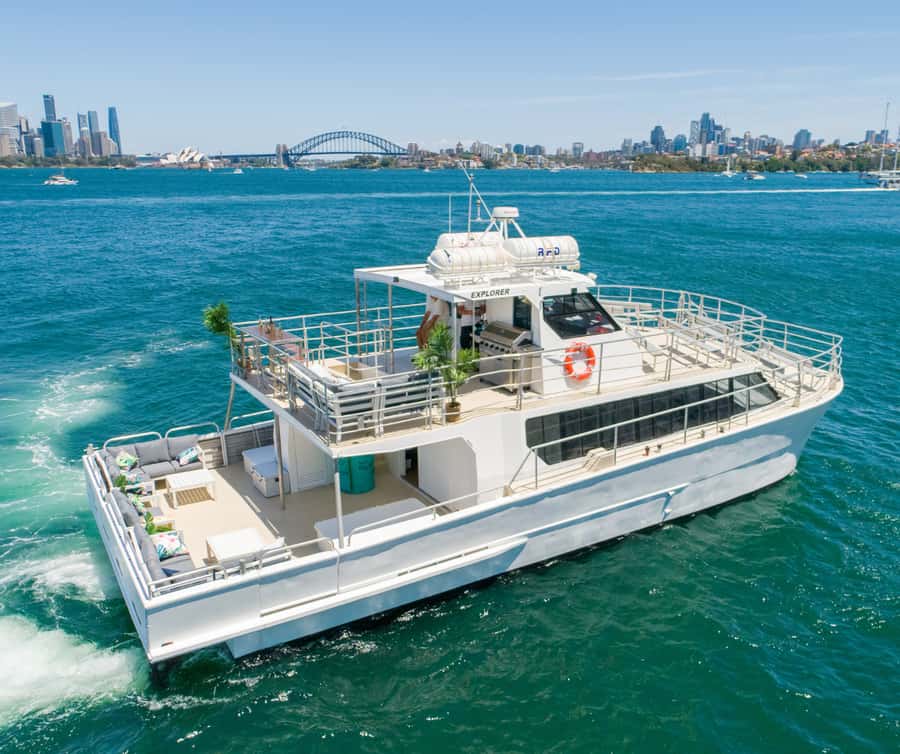 Sydney: Premium Catamaran Vivid Cruise with Welcome Drink - Key points to know before booking