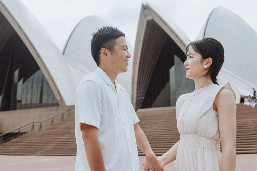 Sydney: Private Photoshoot outside the Opera House - The first minutes: getting comfortable in front of the camera