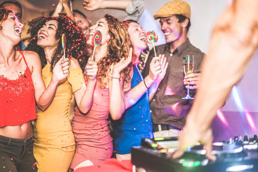 Sydney: Retro Party Cruise in Sydney Harbour with Snacks - Is $70 good value?