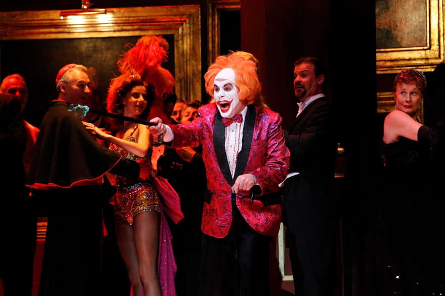 Sydney: Rigoletto at the Sydney Opera House - The Joan Sutherland Theatre and the first impression