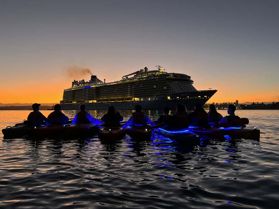 Sydney: Sunrise Kayak, Opera House & Under Harbour Bridge - The Harbour Bridge photo stop