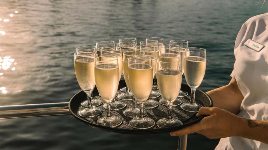Sydney: Sydney Harbor Lunch Cruise with Welcome Drink - Key points before you book