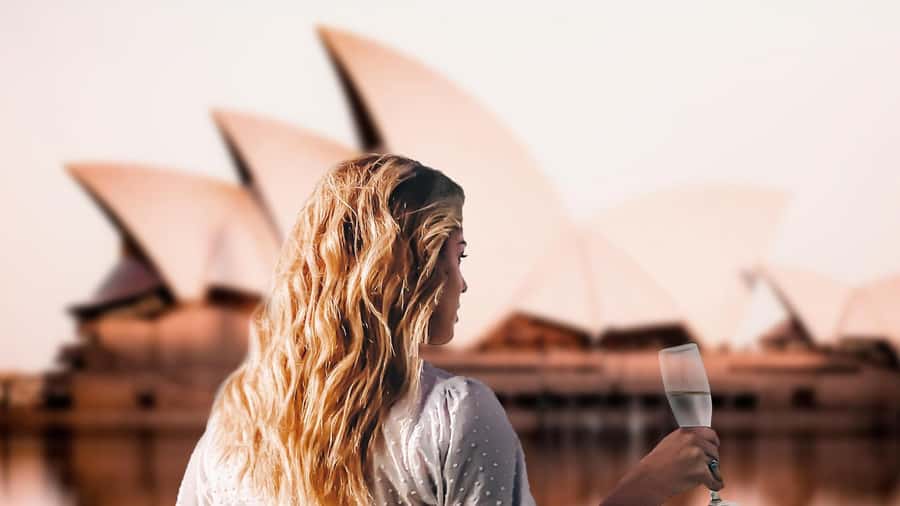 Sydney: Sydney Harbor Lunch Cruise with Welcome Drink - Drinks, decks, and the best way to use your two hours