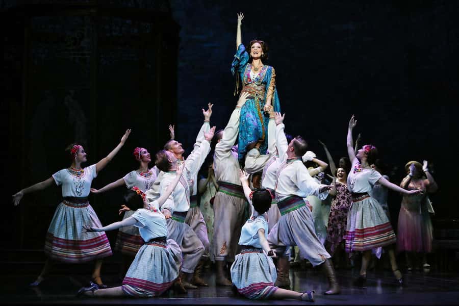 Sydney: The Merry Widow at the Sydney Opera House - Meeting Hanna and Danilo