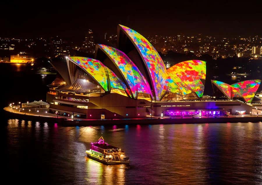 Sydney: "Vivid Sydney" Festival of Light Sightseeing Cruise - Indoor comfort or outdoor photography