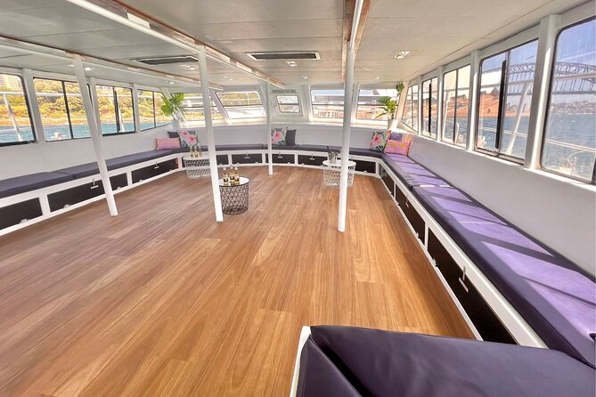 Sydney: Whale Watching Adventure Cruise - From Circular Quay to the open Pacific