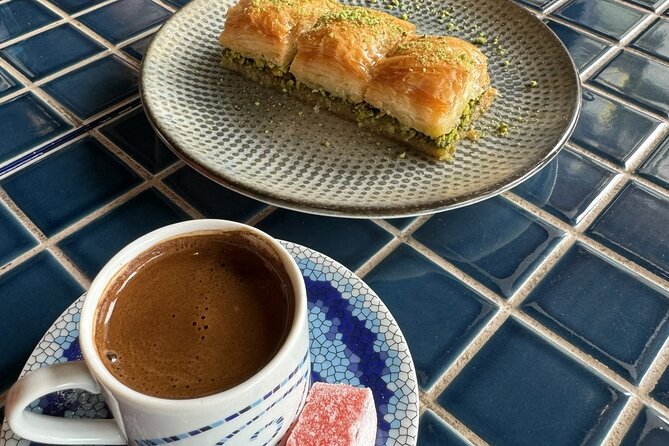 Taste of Sydney Tour (mini coach) - Alexandria: a sweet pause at Black Star Bakery