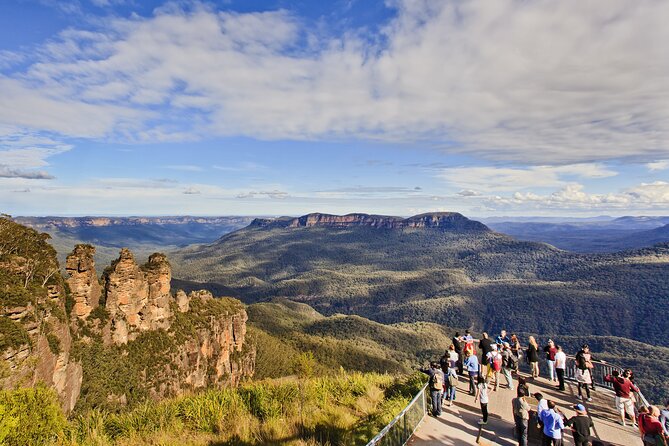 Ultimate All Inclusive Blue Mountains with Scenic World Tour - Elysian Rock and Echo Point frame the Blue Mountains